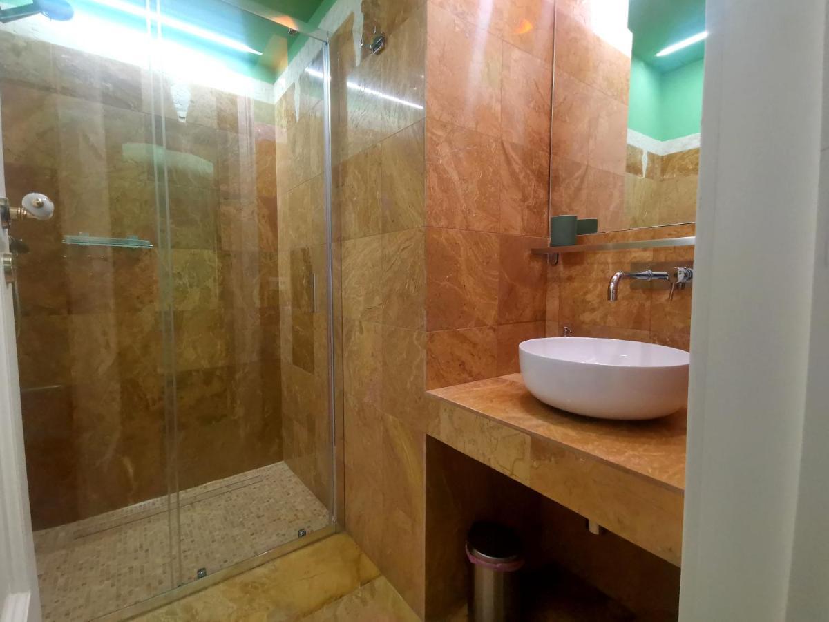 Speciale Tarshito Guesthouse Bari Eksteriør billede