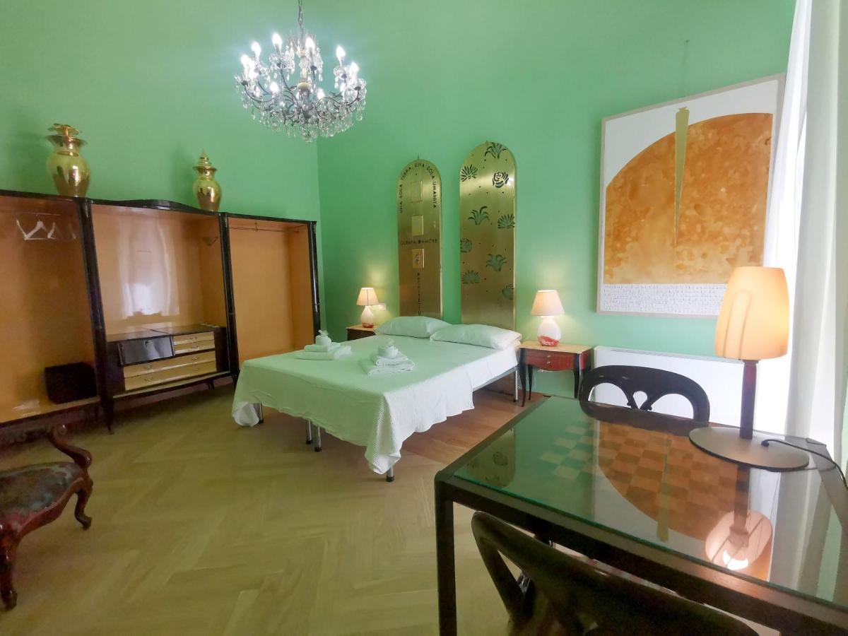 Speciale Tarshito Guesthouse Bari Eksteriør billede